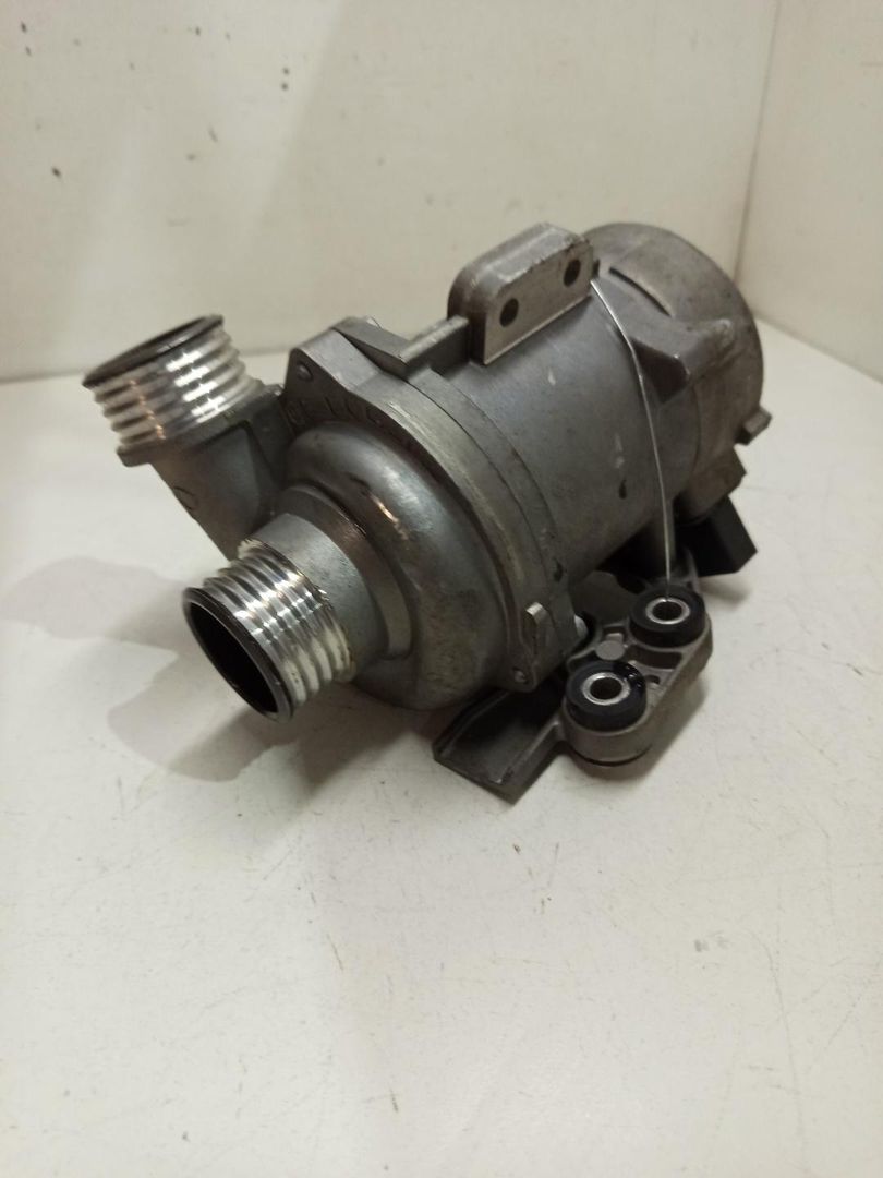 помпа BMW 5 серия F07/F10/F11 2012, 3.0 л., бензин, 7583836, 11517583836