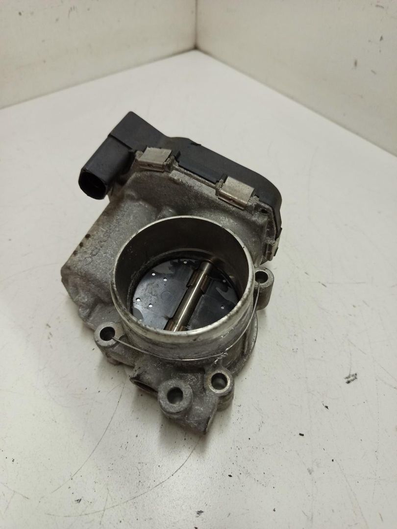заслонка дроссельная Volkswagen Passat B6 2006, 2.0 л., бензин, 06F133062B, A2C53079712, 06F133062S