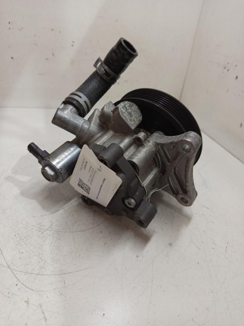 насос гидроусилителя руля Mercedes-Benz E-Класс W212/S212/C207/A207 2012, 1.8 л., бензин, A0064667601