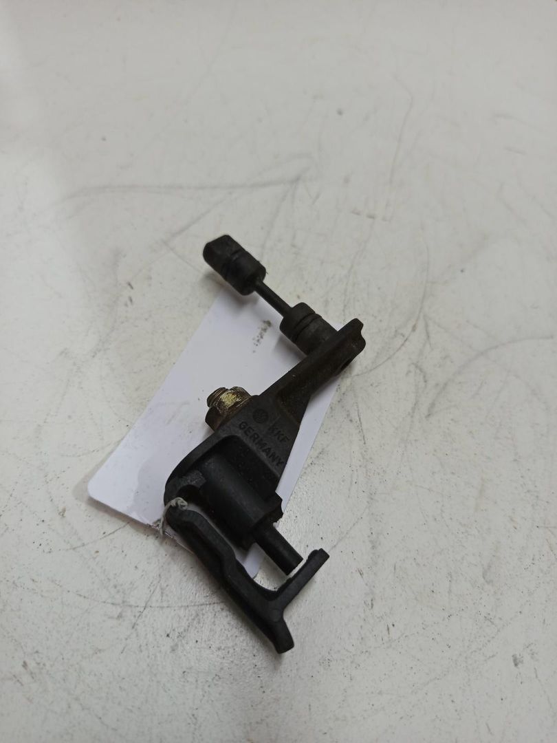 флажок кулисы кпп Volkswagen Passat B4 1997, 1H0711260