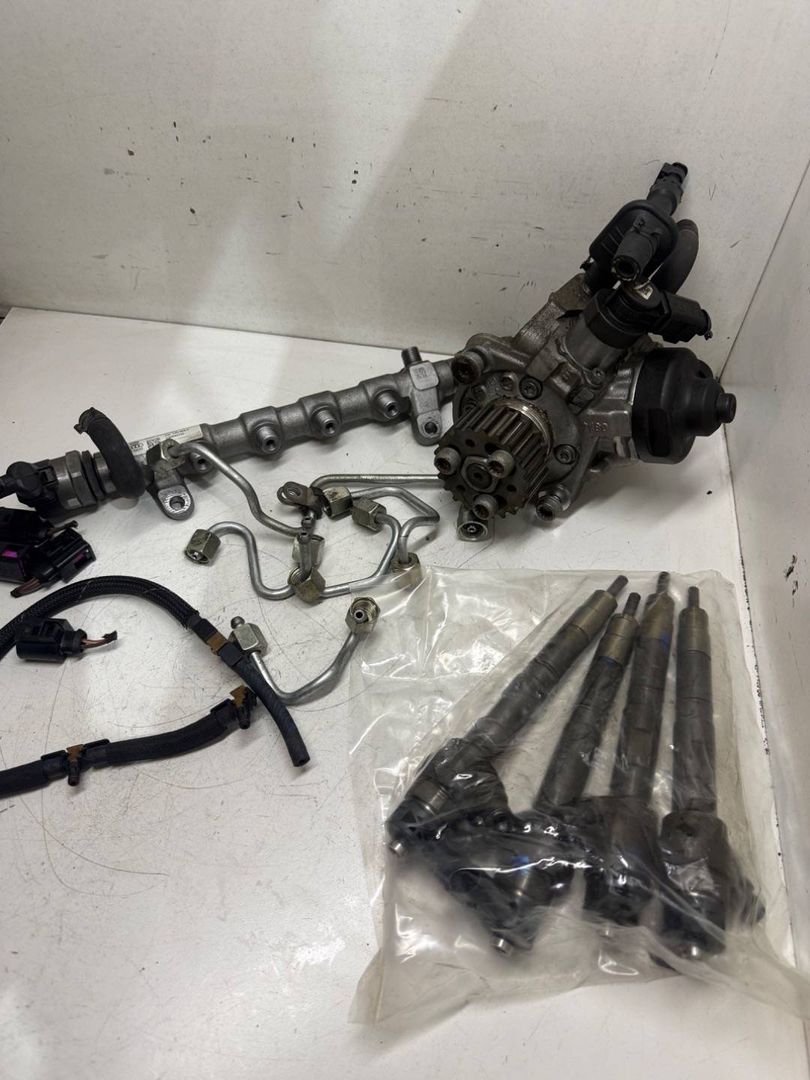 ТНВД Volkswagen Amarok 1 поколение 2H 2013, 2.0 л., дизель, 03L130277J, 0445110369, 03L130755D, 0445010514, 03L130277Q, 03L130755L, 0445010526, 03L130089J, 057130764AB, 0445110647, 0445110646, 03L130089P - фото №1