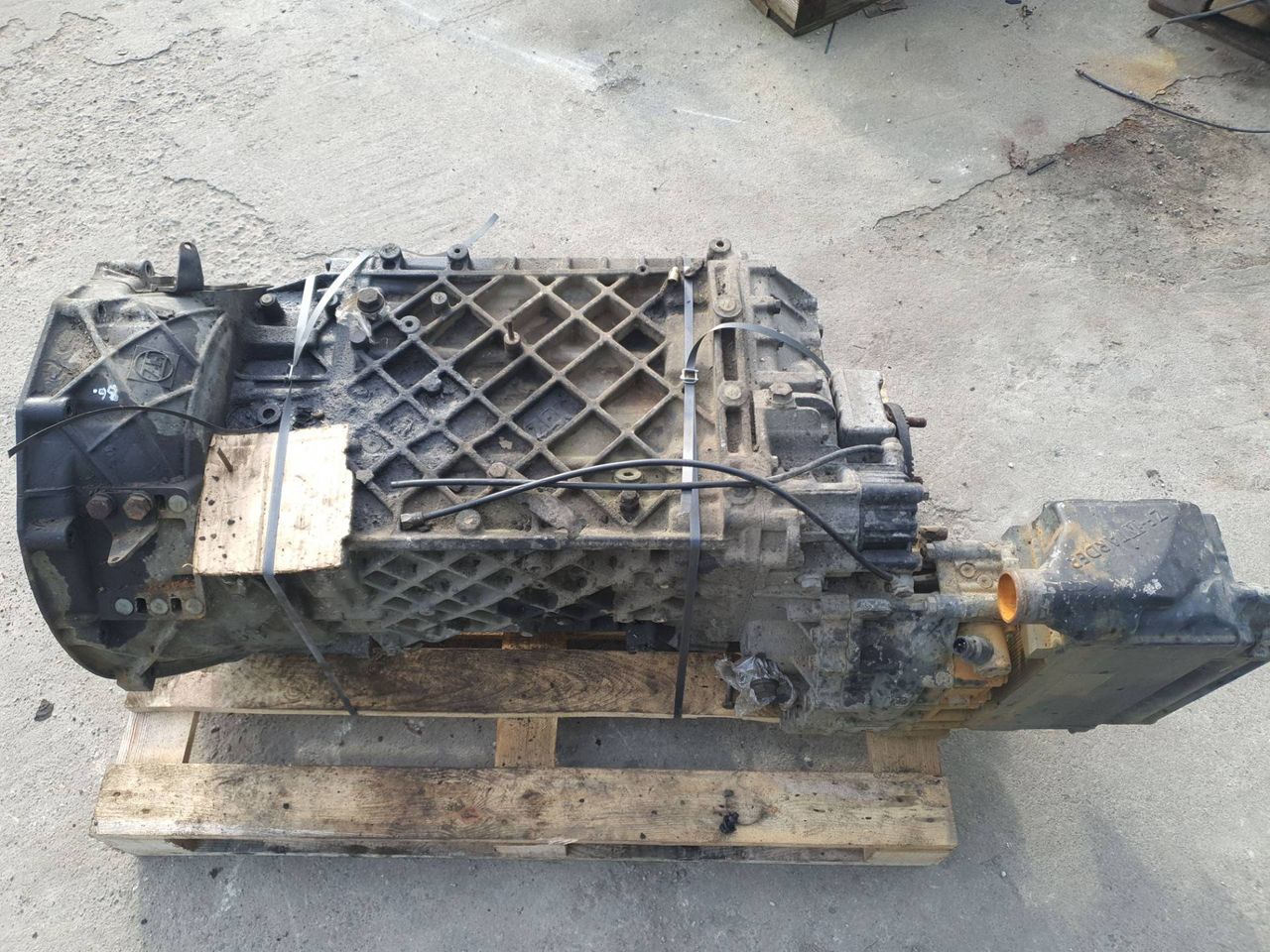 КПП механическая (МКПП) MAN TGA 1 поколение 2006, 10.5 л., D 2066 LF 01, дизель, МКПП, 16S2521TOINT, 16S2521TO, 81320036677 - фото №1