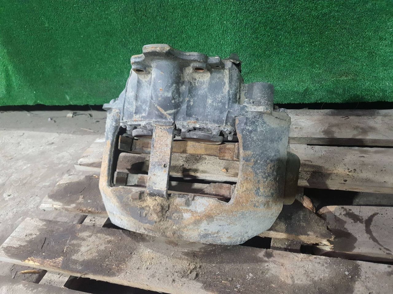 суппорт задний правый Volvo FM 3 поколение 2015, 10.8 л., D11K410, дизель, АКПП, 5001866509, 68324857, 7421487685, 20706903, 21487594, LRG728, 20523648, 20982069, 7485013017, 20704262 - фото №1