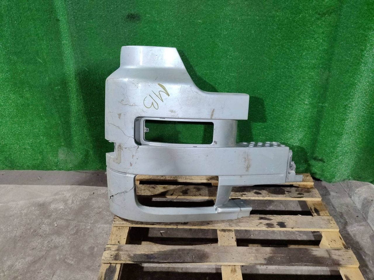 бампер передний Mercedes-Benz Actros 1 поколение (MP1) 2002, 11.9 л., OM 541.926, дизель, АКПП, грузовик, 9418802870 - фото №1