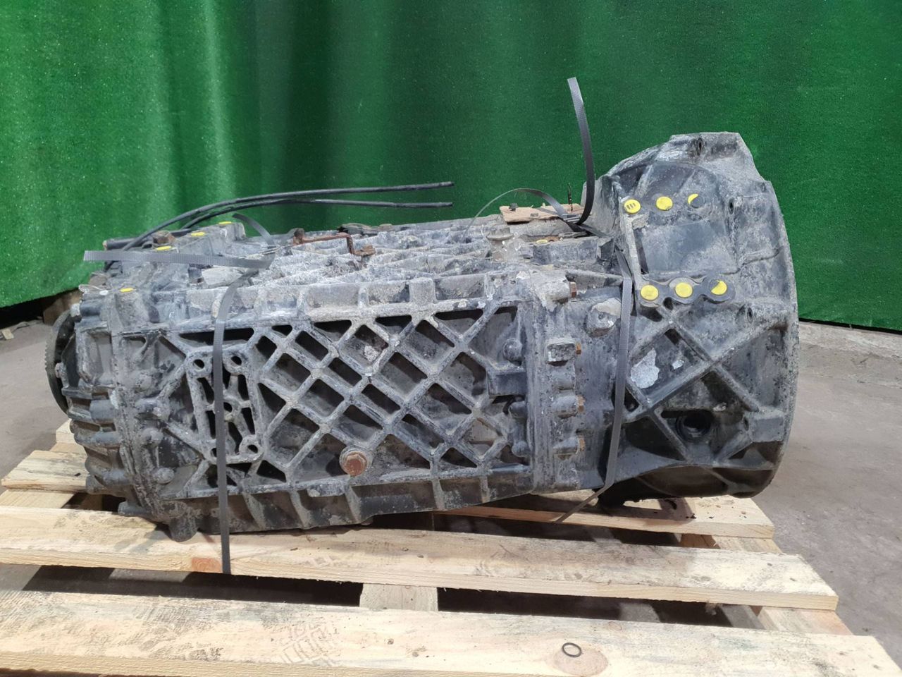 КПП механическая (МКПП) MAN TGX 1 поколение 2008, 10.5 л., D 2066 LF 37, дизель, МКПП, 16S2220TD, 81320046016, 1343001016 - фото №1