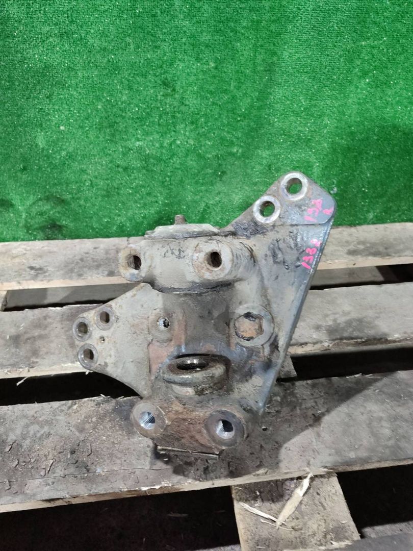 кулак поворотный правый DAF XF 105 1 поколение 2008, 12.9 л., MX 300, дизель, МКПП, 1691354 - фото №1