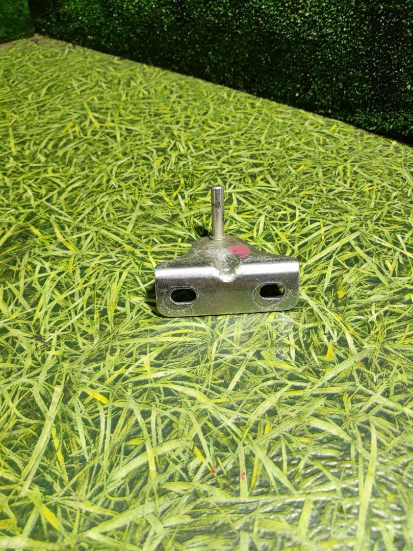 ответная часть замка бардачка Mercedes-Benz Actros 4 поколение (MP4) 2012, 12.8 л., OM 471.909, дизель, АКПП, A9609910412, 9609910412 - фото №1