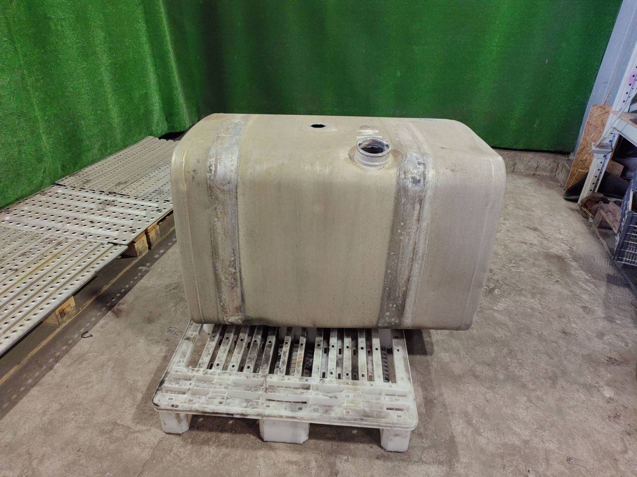 бак топливный MAN TGA 1 поколение 2005, 10.5 л., D 2066 LF 01, дизель, МКПП, 81122015700 - фото №1