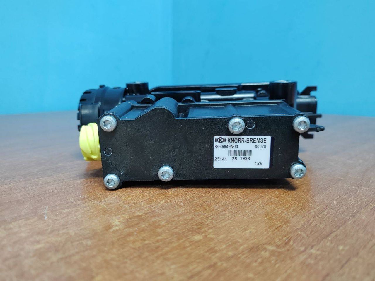 блок клапанов пневмоподвески Volvo FH 3 поколение 2023, дизель, K066949N00, K066949 - фото №1