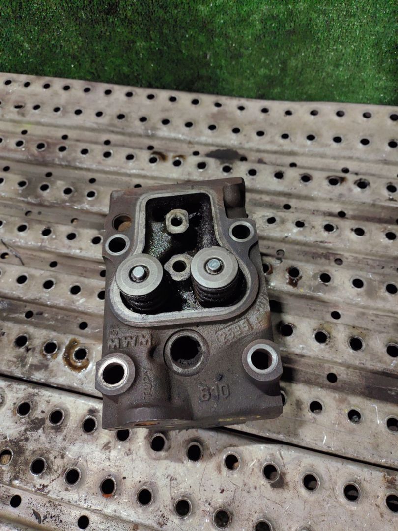 головка блока цилиндров Volkswagen L80 1995, GBCL80, TAF103353 - фото №1