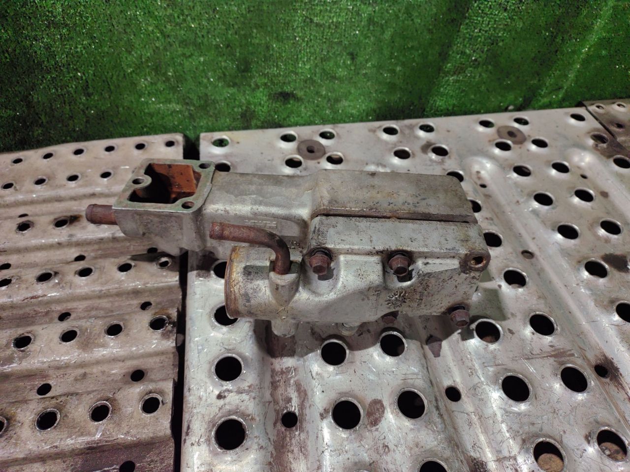 корпус термостата Volkswagen L80 1995, 961007570020 - фото №1