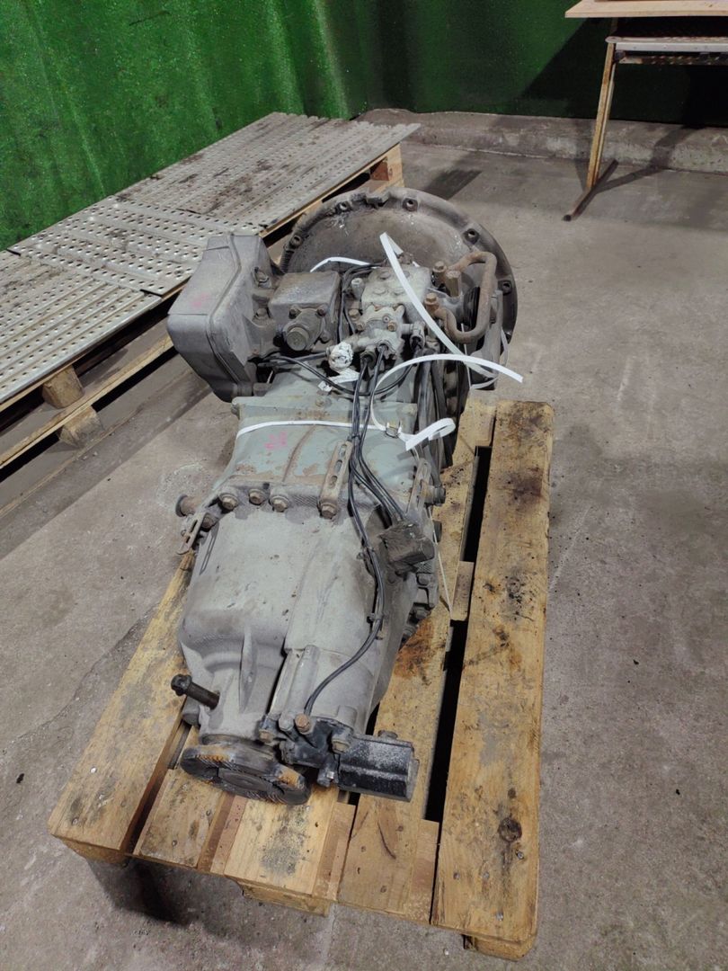 КПП механическая (МКПП) Volvo FH 2 поколение 2004, 12.1 л., D12D420, дизель, МКПП, VT2214B, 3190239 - фото №1