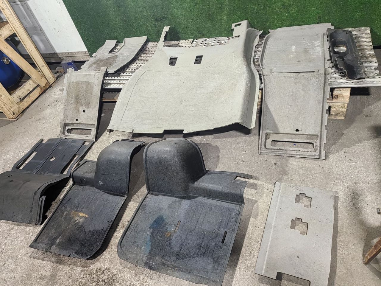 ковер салонный Ford F-Max 2019, дизель, АКПП, LC46E13031AAJJAM, JC46E13049BAZHR3, LC46E13031BAJJAM, JC46E13018ACZHR3, JC46E13049ACZHR3 - фото №1