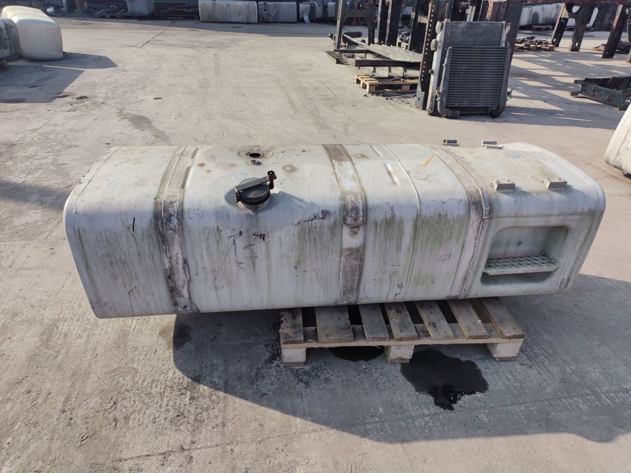 бак топливный MAN TGA 1 поколение 2008, 10.5 л., D 2066 LF 01, дизель, МКПП, 81122015712 - фото №1