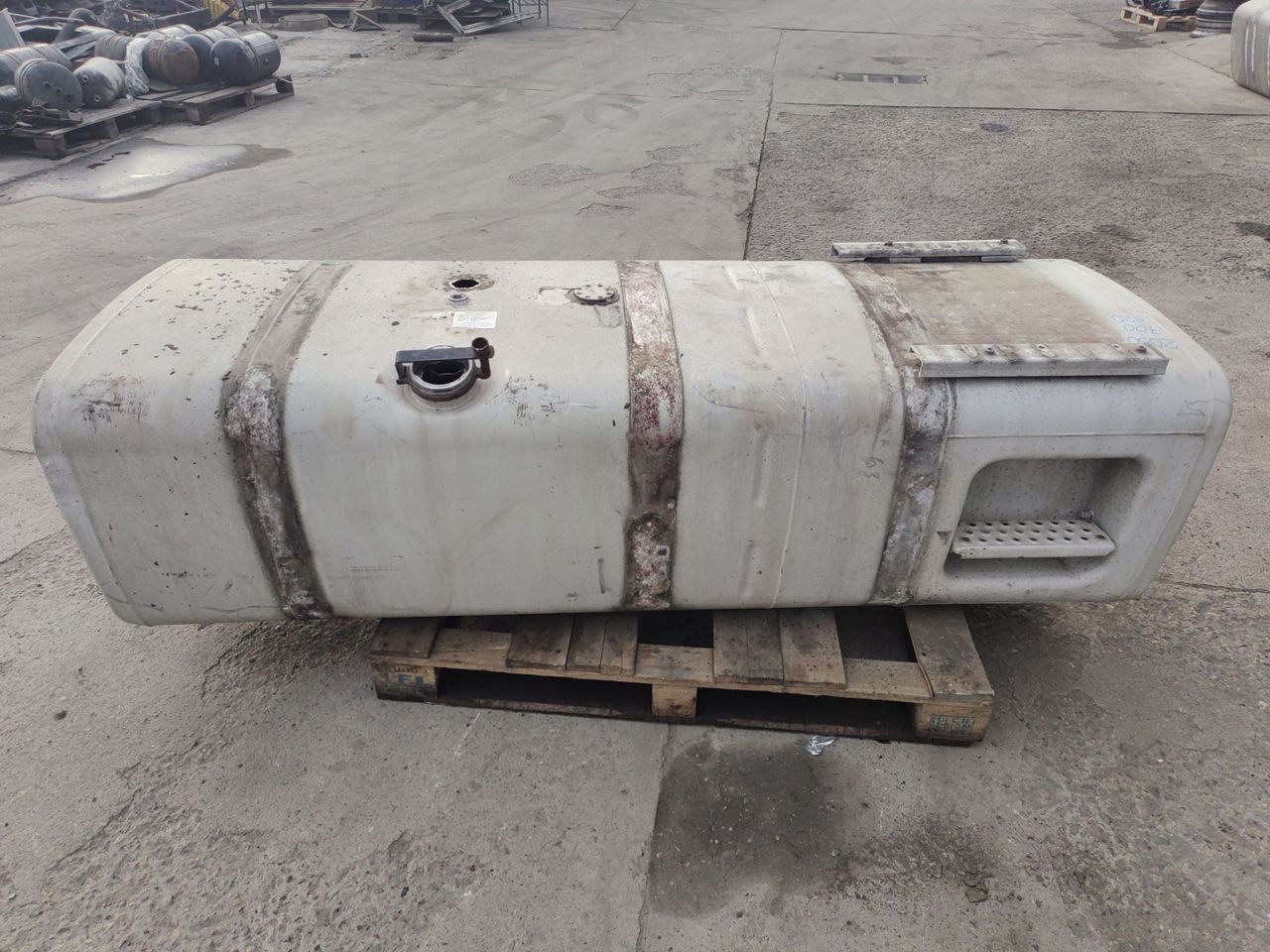 бак топливный MAN TGA 1 поколение 2006, 10.5 л., D 2066 LF 01, дизель, МКПП, 81122015712 - фото №1