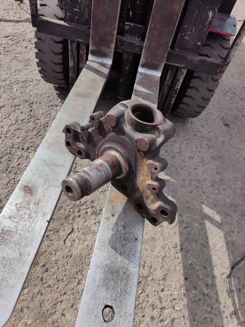 кулак поворотный правый Volvo FM 3 поколение 2015, 10.8 л., D11K410, дизель, АКПП, 20543284 - фото №1