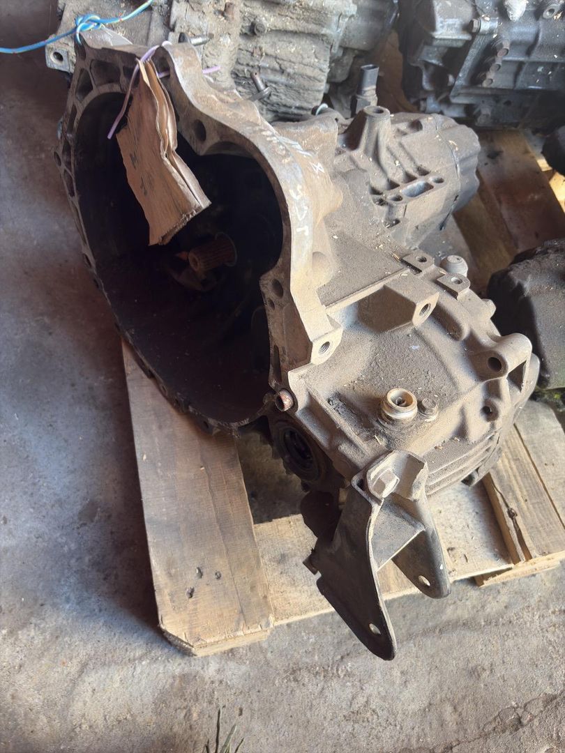 КПП механическая (МКПП) Mitsubishi Space Runner 1 поколение 1993, 1.8 л., бензин, МКПП, минивэн, передний привод, F5M222RRZE