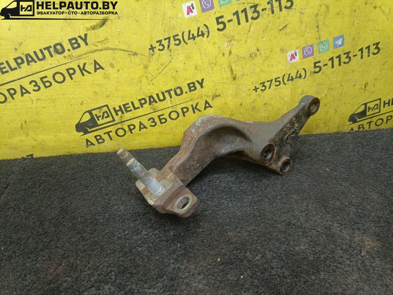 кронштейн двигателя Mazda 323 5 поколение 1997, 1.5 л., бензин, МКПП, зелый, хетчбэк 5 дв., передний привод - фото №1
