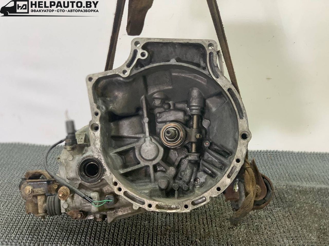 КПП механическая (МКПП) Mazda 626 3 поколение 1990, 1.8 л., бензин, МКПП, серый, седан, передний привод, F529 - фото №1