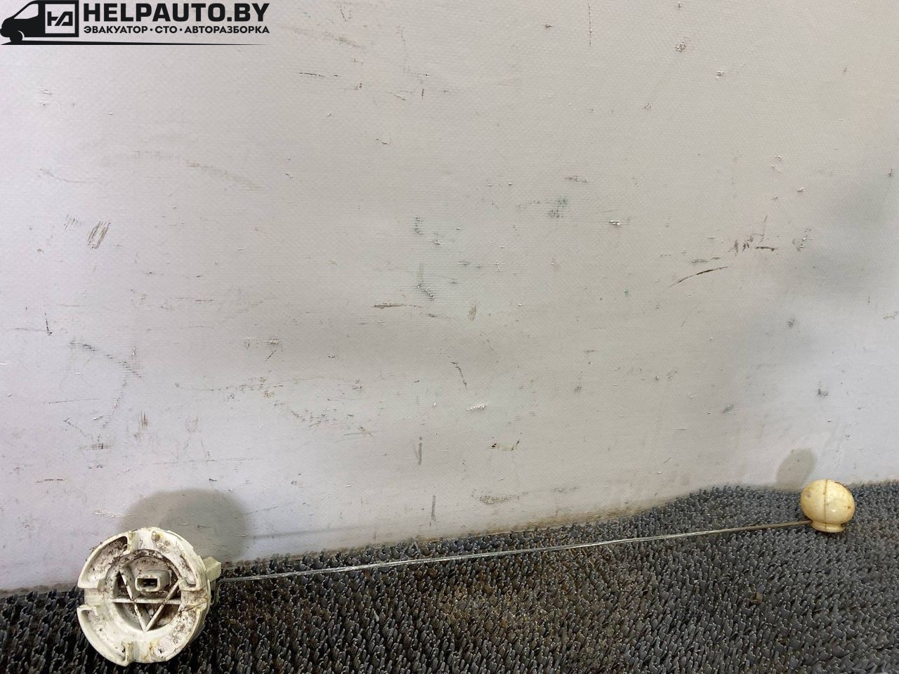 датчик уровня топлива Audi 80 B3 89/B3 1991, 1.8 л., бензин, МКПП, серый, седан, передний привод - фото №1