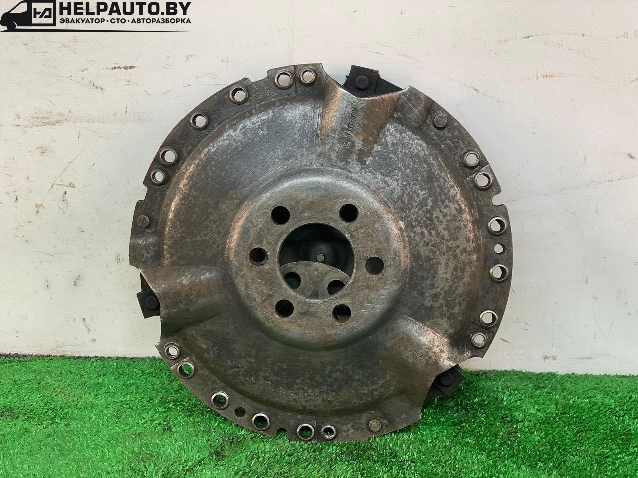 корзина сцепления Volkswagen Golf 2 поколение 1990, 1.8 л., бензин, МКПП, чёрный, передний привод, 067141025 - фото №1