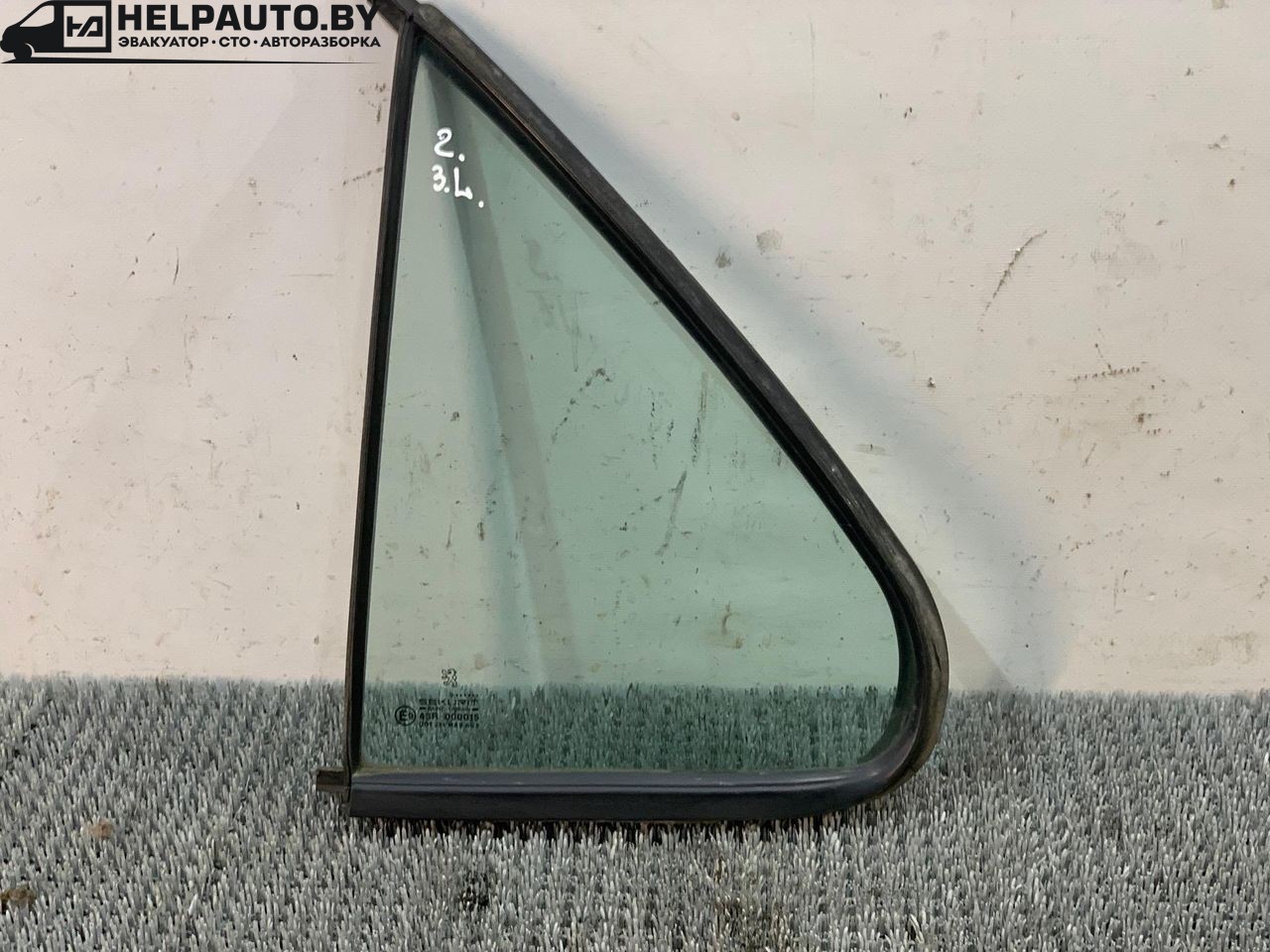 форточка задняя левая Peugeot 306 1 поколение 1997, 1.9 л., D9B (XUD9A), дизель, МКПП, белый, универсал, передний привод - фото №1