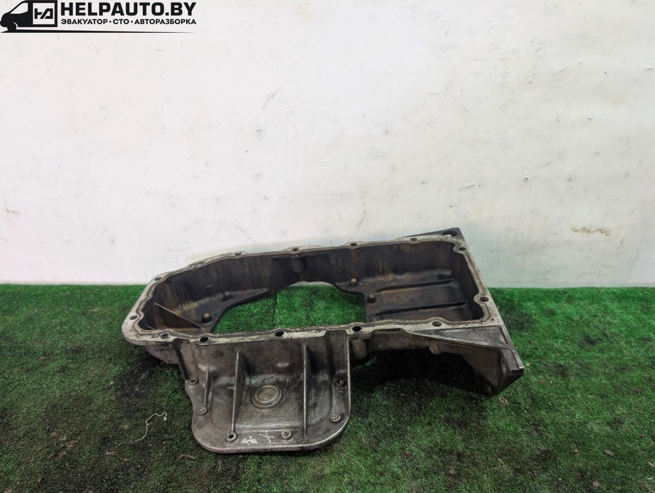 масляный поддон Opel Vectra B 1998, 1.8 л., бензин, МКПП, мокрый асфальт, универсал, 90400111 - фото №1
