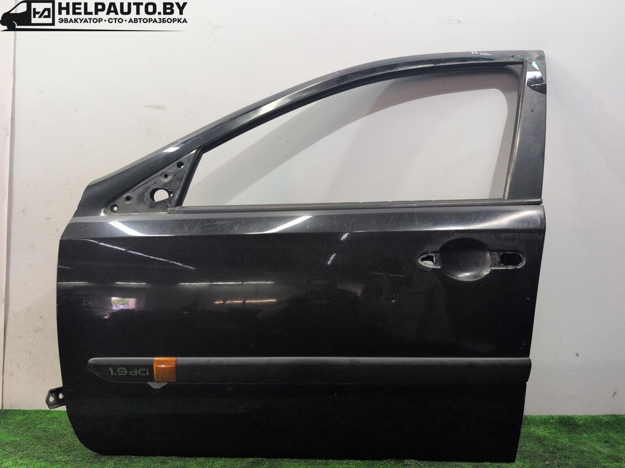дверь передняя левая Renault Laguna 2 поколение 2001, 1.9 л., дизель, МКПП, чёрный, хетчбэк 5 дв., передний привод - фото №1