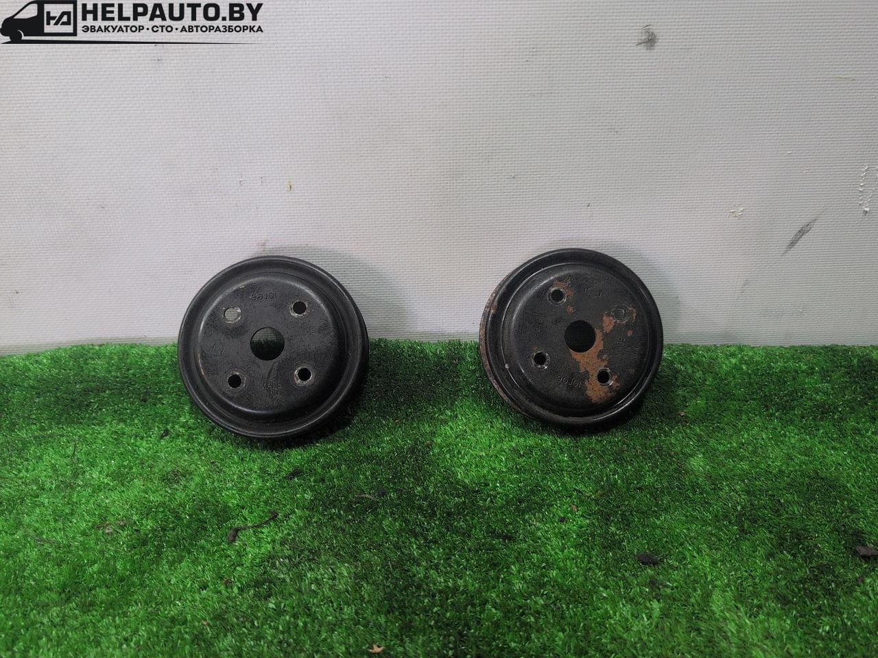 шкив помпы Nissan Primera P10 1994, 1.6 л., бензин, МКПП, синий, седан - фото №1