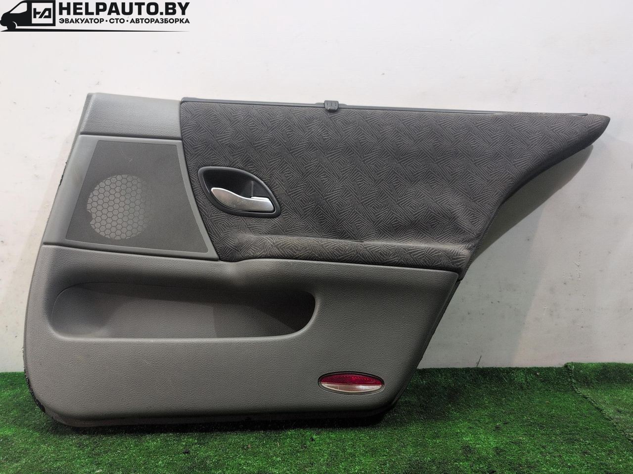обшивка двери задняя правая Renault Laguna 2 поколение 2001, 1.9 л., дизель, МКПП, чёрный, хетчбэк 5 дв., передний привод, 8200000084 - фото №1