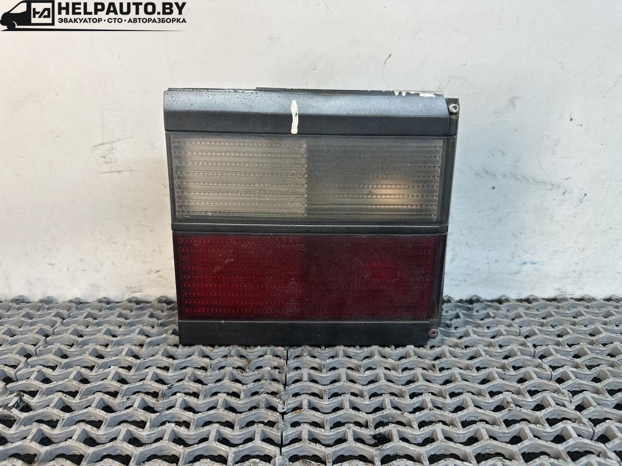 фонарь крышки багажника левый Volkswagen Passat B3 1991, 1.9 л., дизель, МКПП, белый, универсал, передний привод, 333945107 - фото №1