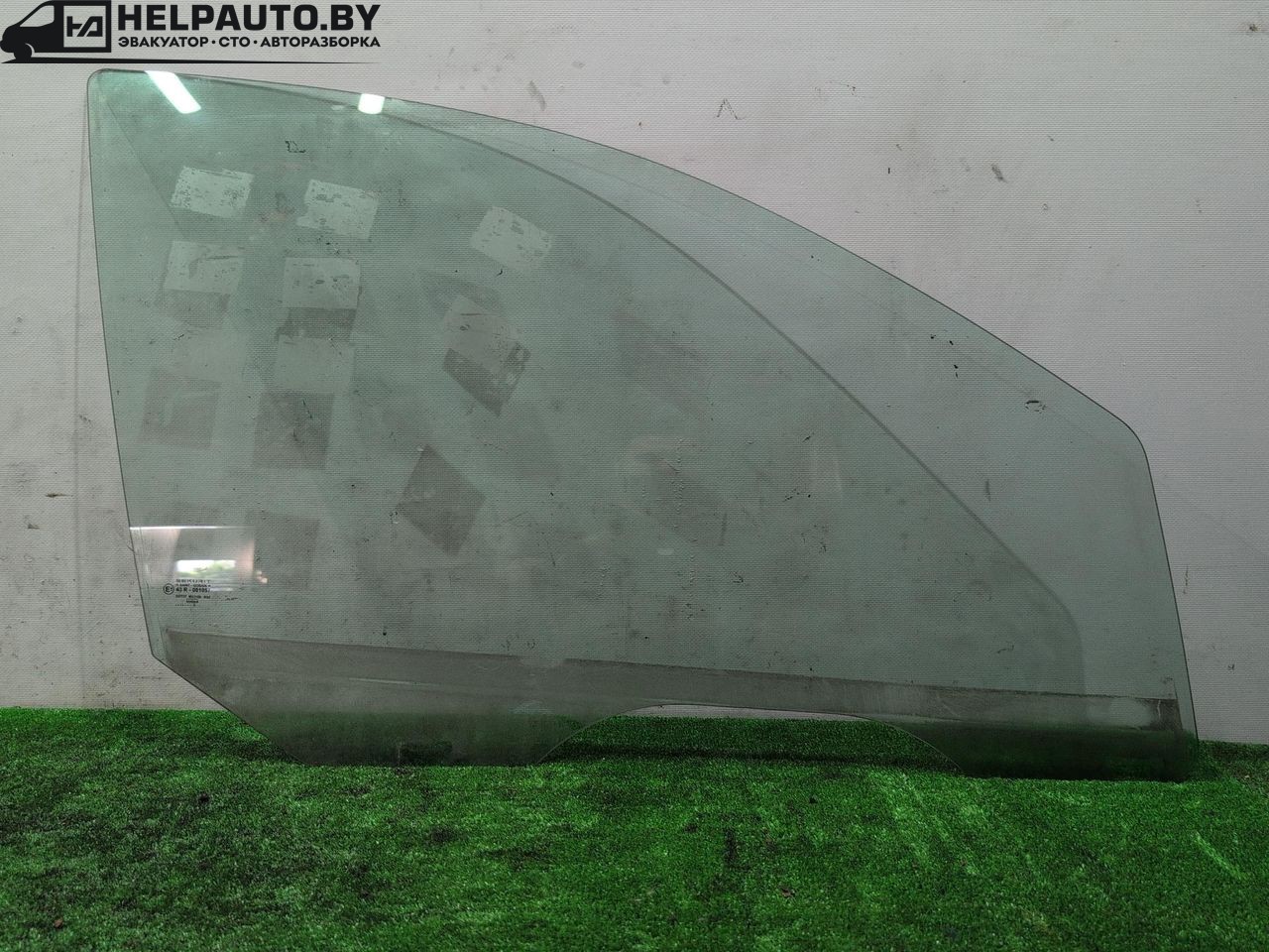 стекло двери передней правой Ford Focus 1 поколение (1998 - 2001), 1.6 л., бензин, МКПП, передний привод, 43R001057, DOT27M23100AS2 - фото №1