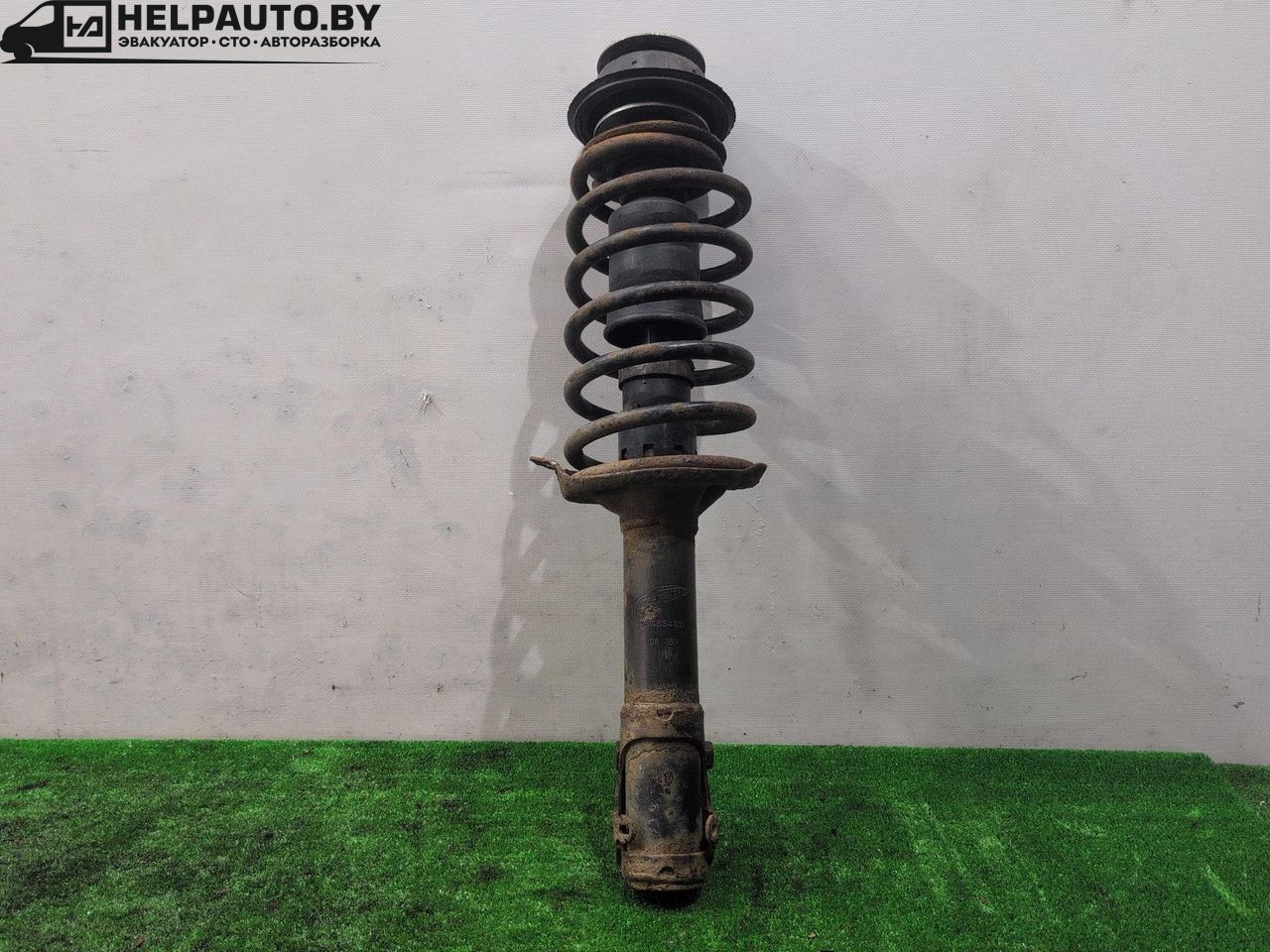 стойка передняя левая Volkswagen Passat B3 1991, 1.9 л., дизель, МКПП, белый, универсал, передний привод - фото №1