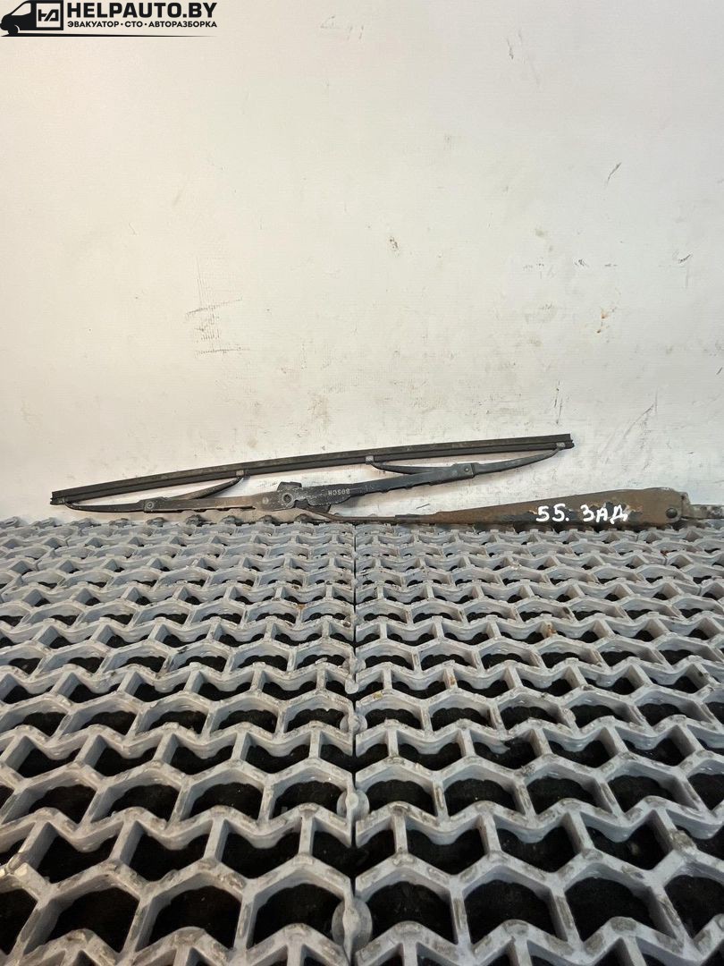 щеткодержатель задний Volkswagen Passat B3 1991, 1.9 л., дизель, МКПП, белый, универсал, передний привод, 186611 - фото №1