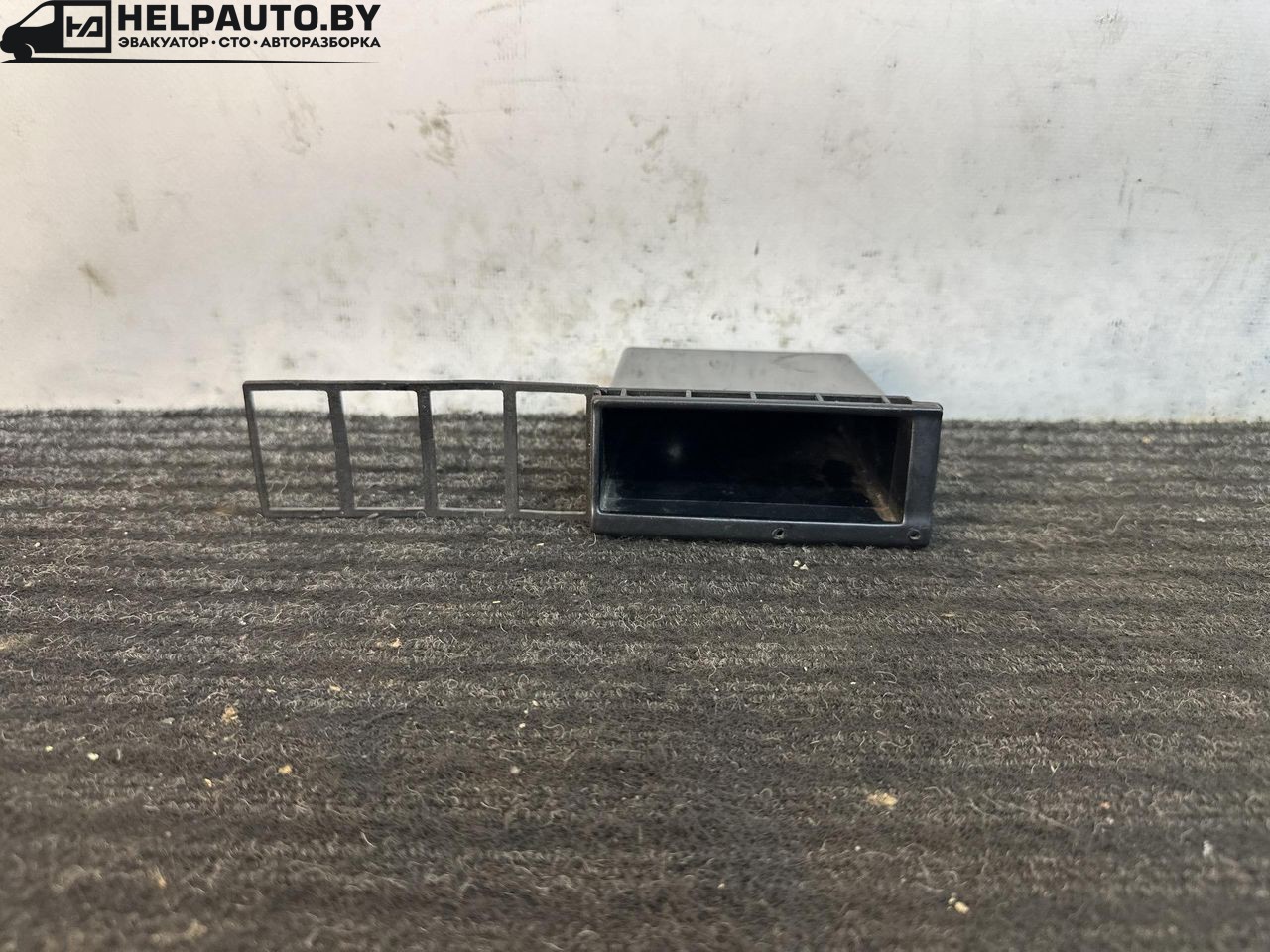 бардачок Audi 80 8C/B4 1993, 2.0 л., ABT, бензин, МКПП, зеленый, седан, передний привод, 893941561B - фото №1