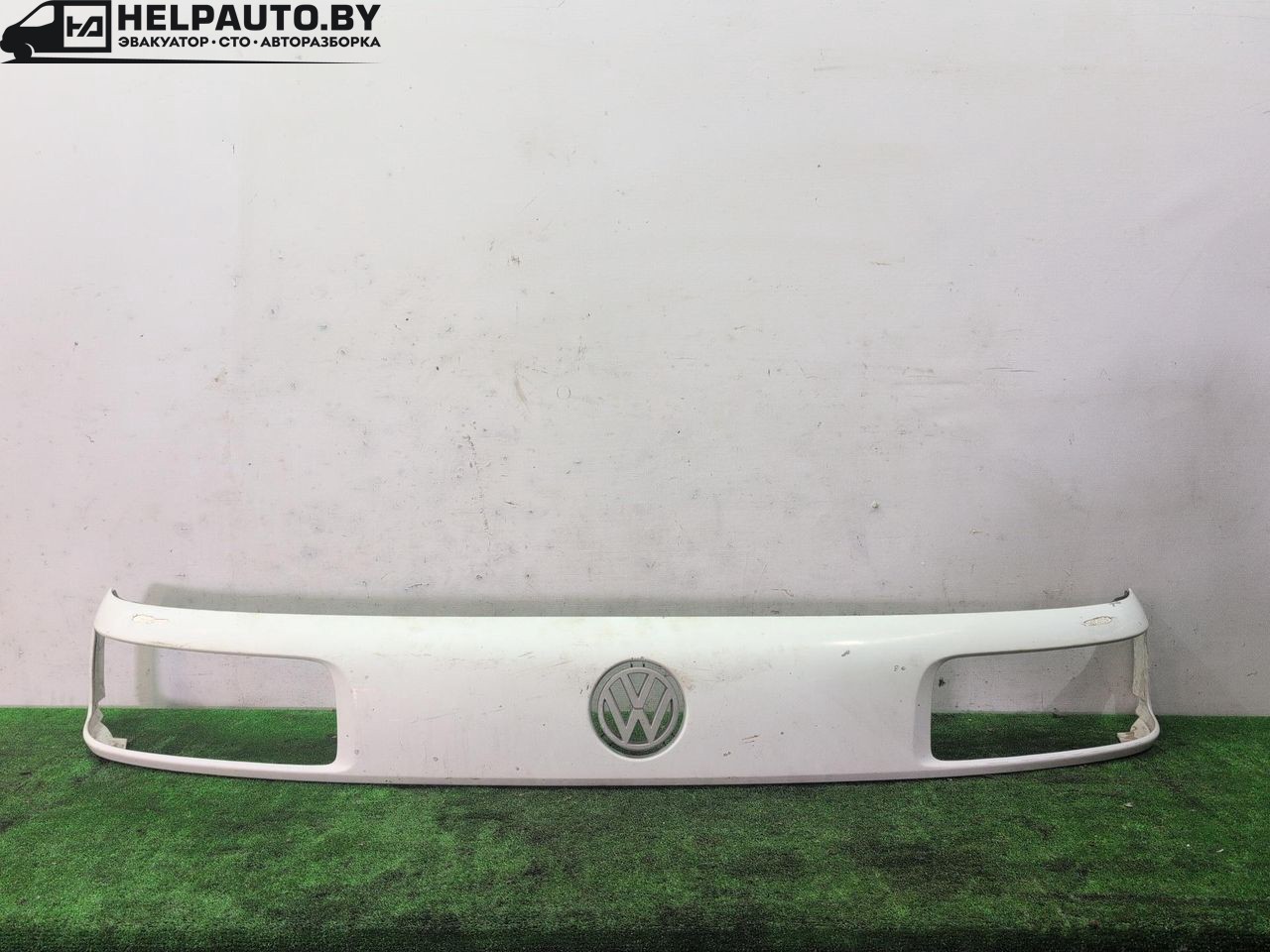 решетка радиатора Volkswagen Passat B3 1991, 1.9 л., дизель, МКПП, белый, универсал, передний привод - фото №1