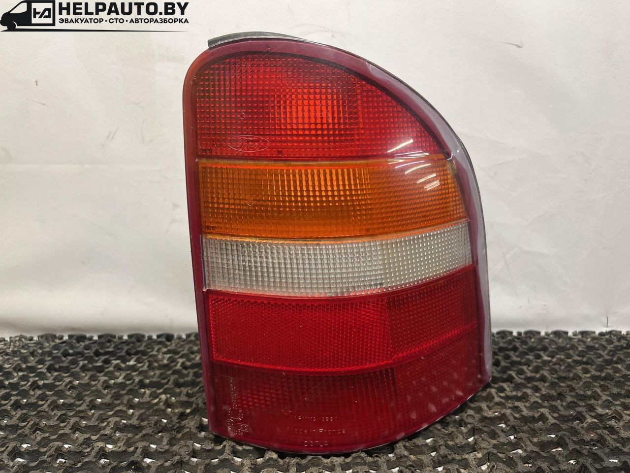 фонарь задний правый Ford Mondeo 2 поколение 1996, 2.0 л., бензин, МКПП, красный, универсал, передний привод - фото №1
