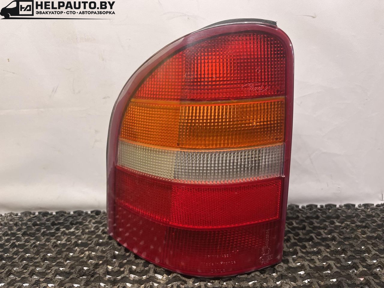 фонарь задний левый Ford Mondeo 2 поколение 1996, 2.0 л., бензин, МКПП, красный, универсал, передний привод - фото №1
