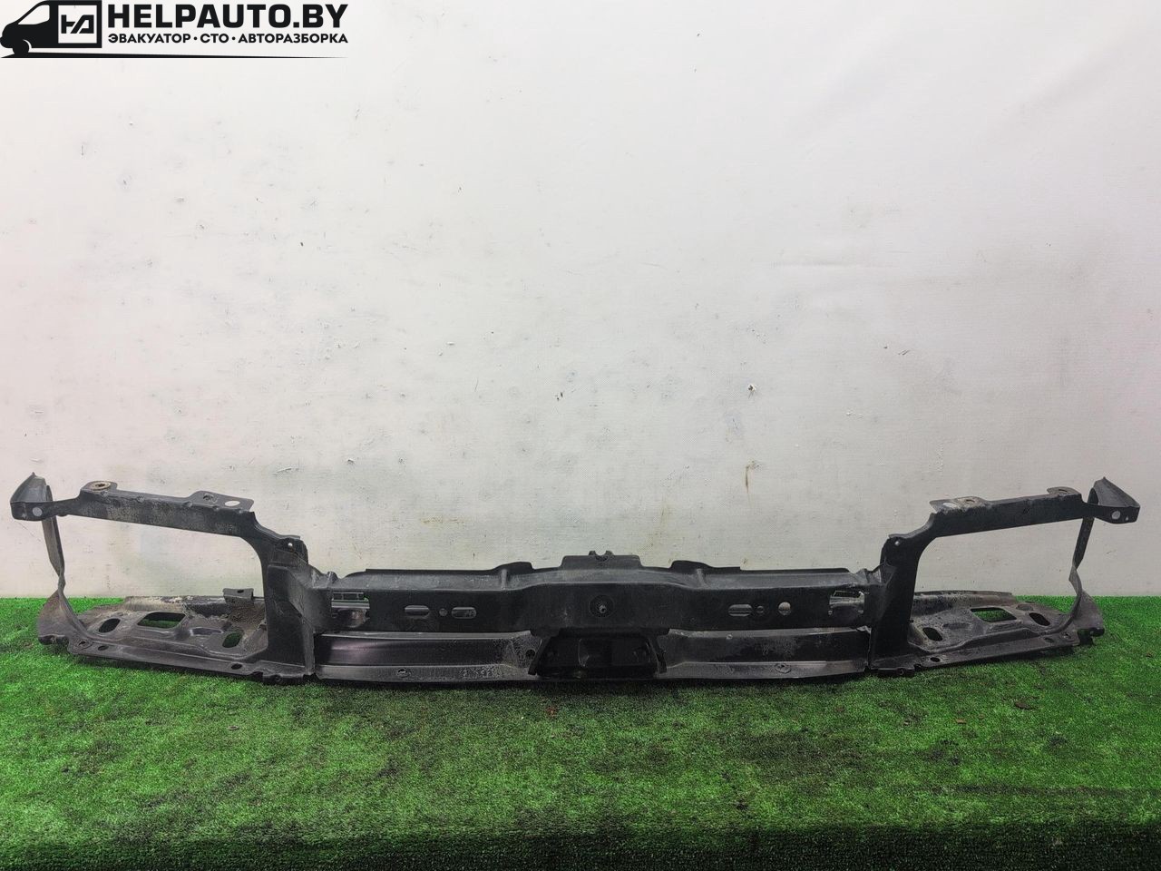 передняя панель крепления облицовки (телевизор) Volkswagen Passat B3 1991, 1.9 л., дизель, МКПП, белый, универсал, передний привод - фото №1