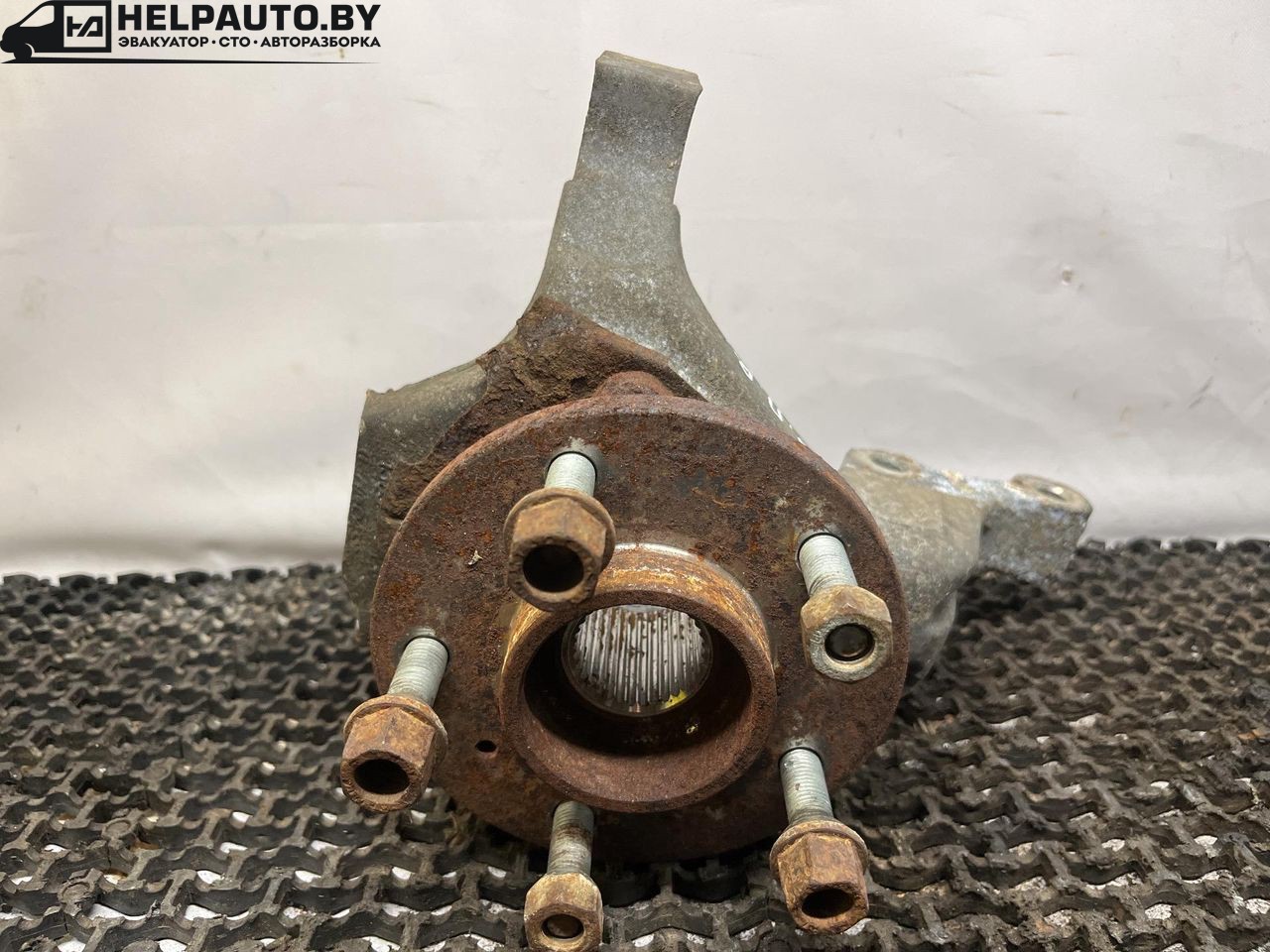 ступица передняя правая Opel Sintra 1 поколение 1999, 2.2 л., X 22 XE, бензин, МКПП, красный, минивэн, передний привод - фото №1