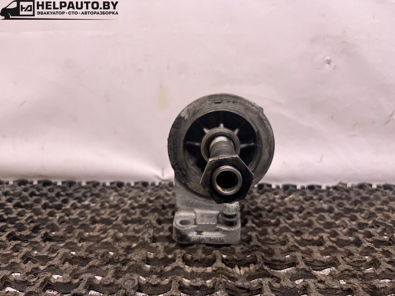 корпус масляного фильтра Volkswagen Passat B3 1991, 1.9 л., дизель, МКПП, белый, универсал, передний привод, 068115417R - фото №1