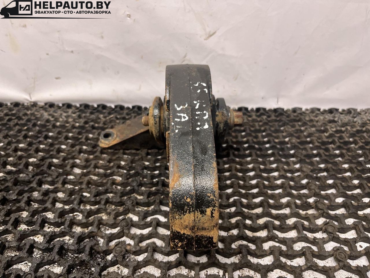 подушка крепления двигателя Ford Mondeo 2 поколение 1996, 2.0 л., бензин, МКПП, красный, универсал, передний привод, 93BB-6P093-BBEA - фото №1