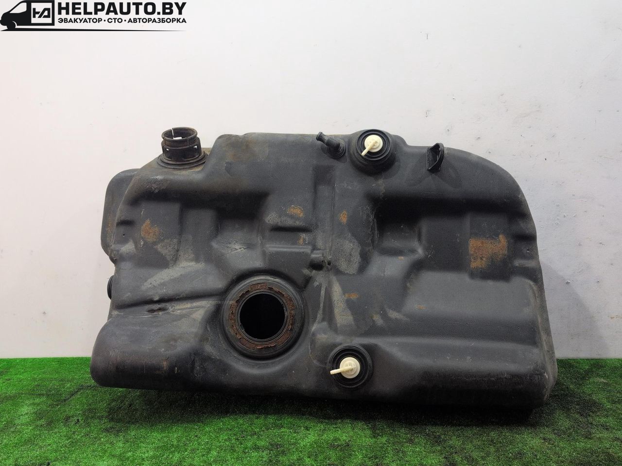 бак топливный Ford Mondeo 2 поколение 1996, 2.0 л., бензин, МКПП, красный, универсал, передний привод, 93BB9002 - фото №1