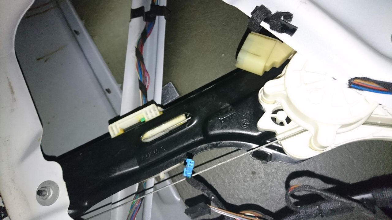 стеклоподъемник задний правый BMW X5 E70 2008, 4.8 л., N62 B48 B, бензин, АКПП, белый, внедорожник 5 дв., 51357166382, 67627267692