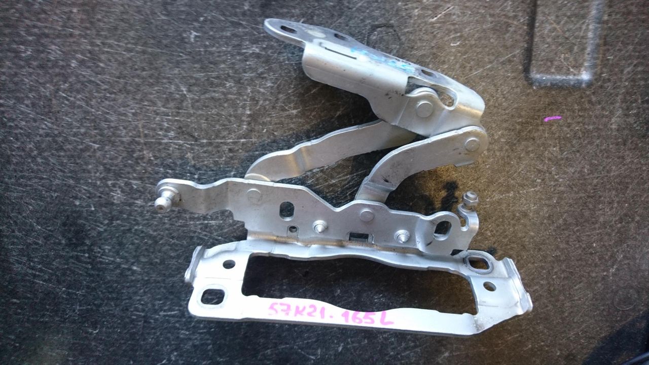 петля капота левая Mercedes-Benz C-Класс W204/S204/C204 [рестайлинг] 2011, 2.1 л., OM 651.913, дизель, АКПП, универсал, A2048800728