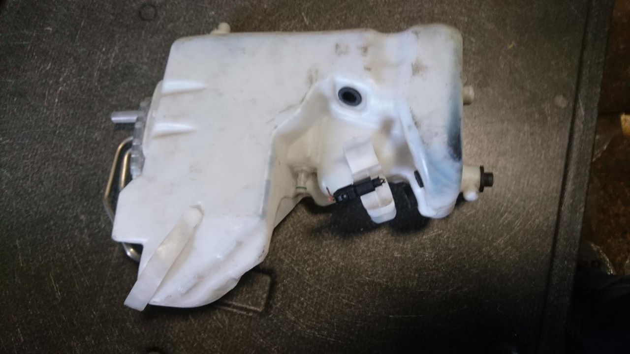 бачок омывателя Mercedes-Benz E-Класс W211/S211 2004, 3.2 л., OM 648.961, дизель, АКПП, универсал, A2118603860