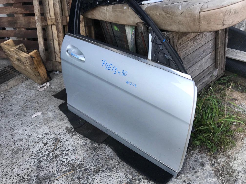дверь передняя правая Mercedes-Benz C-Класс W204/S204 2008, 2.1 л., OM 646.811, дизель, МКПП, серебро, седан