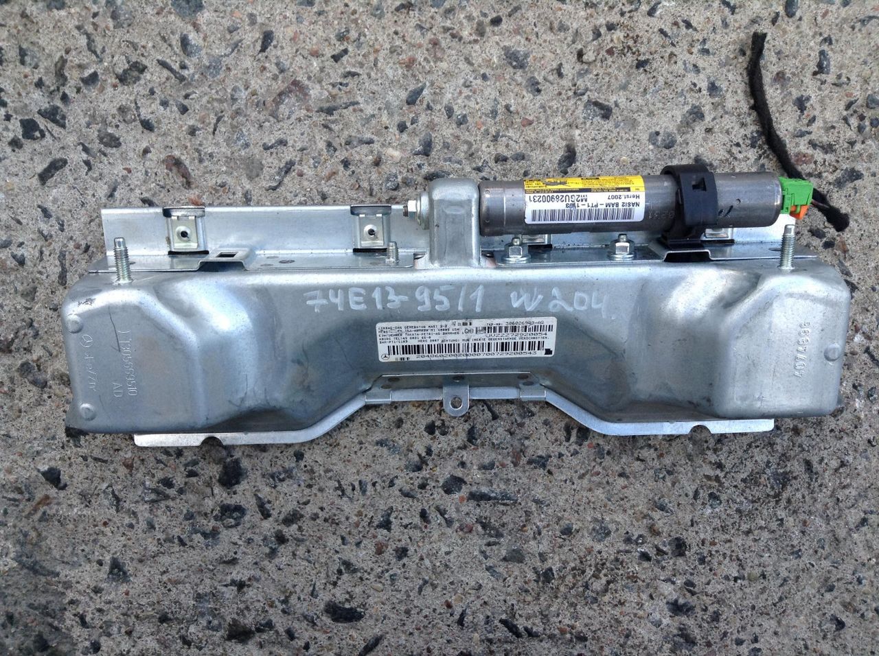 подушка безопасности коленная Mercedes-Benz C-Класс W204/S204 2008, 2.1 л., OM 646.811, дизель, МКПП, серебро, седан, A2048602002