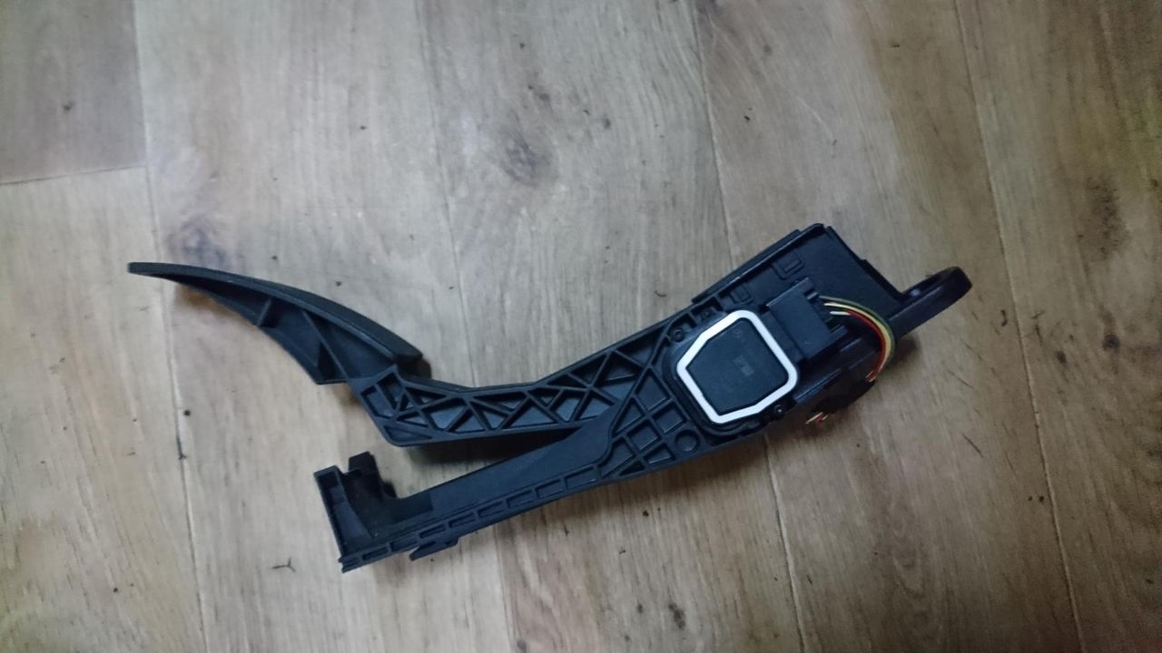 педаль Mercedes-Benz M-Класс W164 2006, 3.5 л., M 272.967, бензин, АКПП, внедорожник 5 дв., правый руль, A1643000004