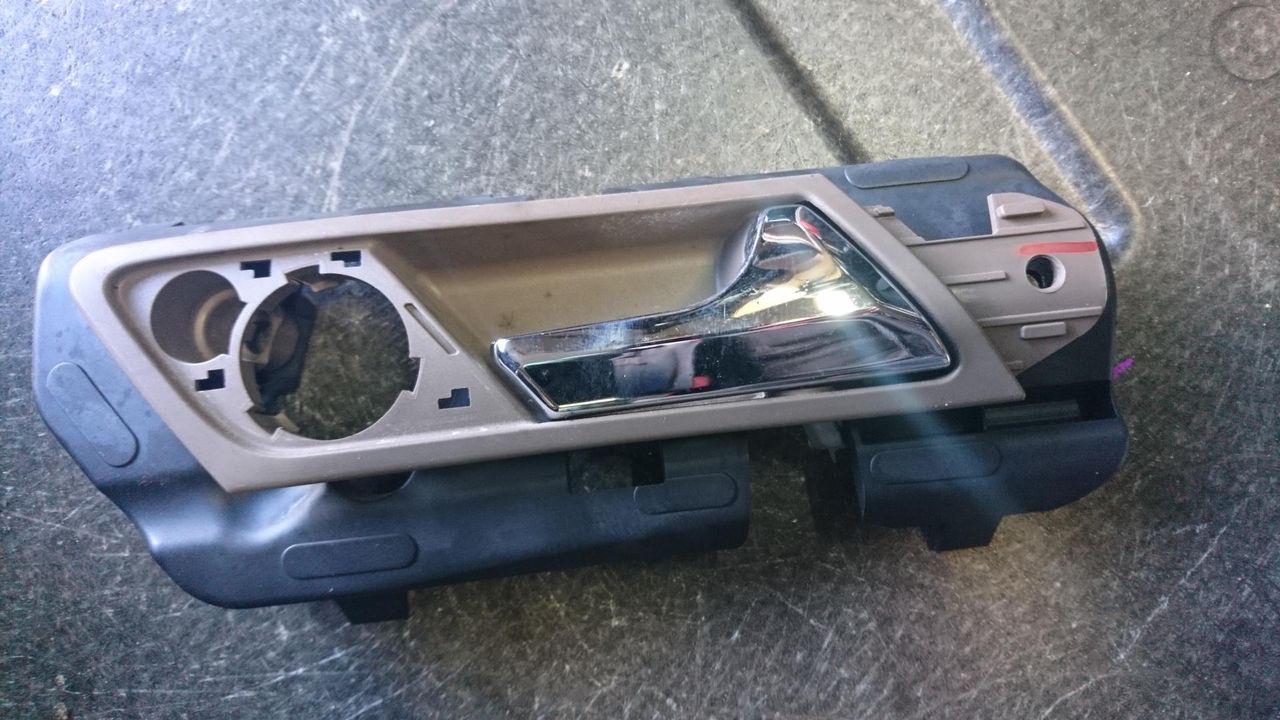 ручка внутренняя задняя правая Mercedes-Benz M-Класс W164 2006, 3.5 л., M 272.967, бензин, АКПП, внедорожник 5 дв., правый руль